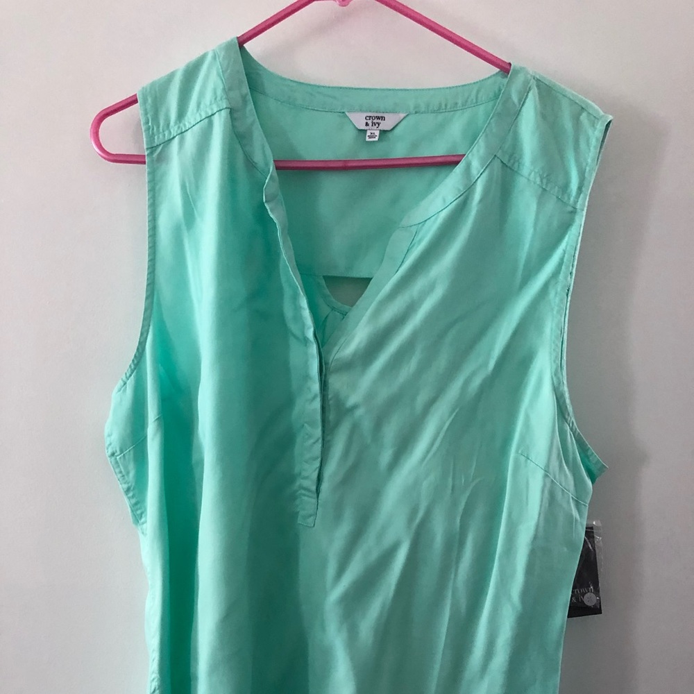 Crown and Ivy turquoise tank top